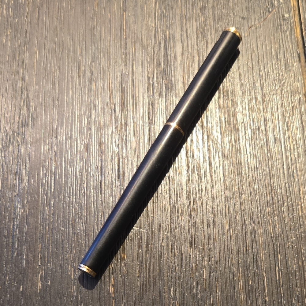 Sophisticated Black and Gold Pen